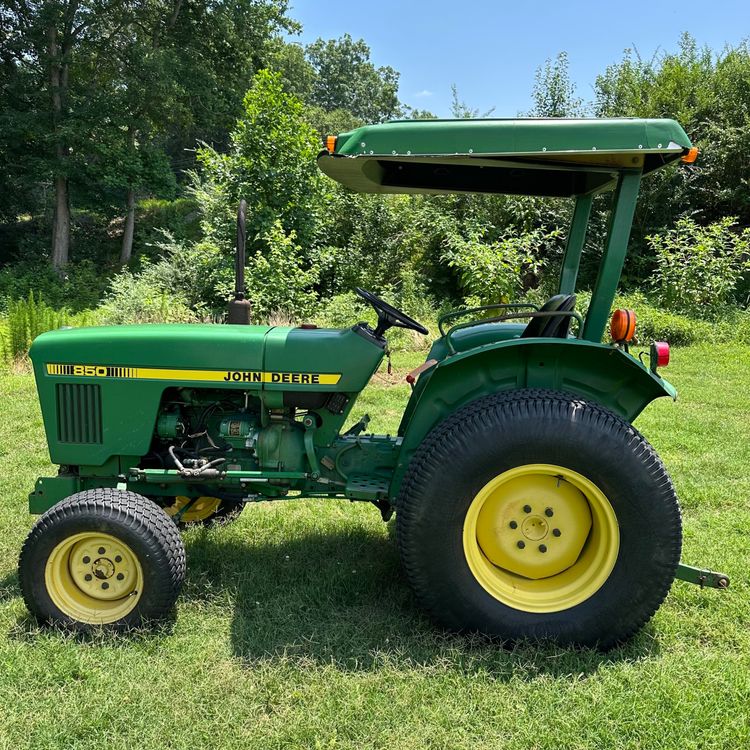 John Deere 850 Tractor